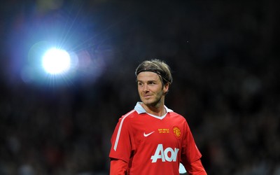 亿兆电竞热评-卡尔登泰爆射破门后与队友相拥